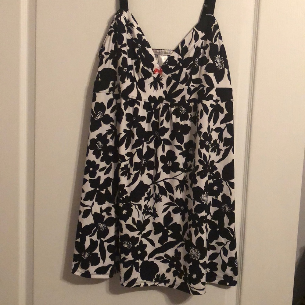 Black and white printed camisole. Size XL